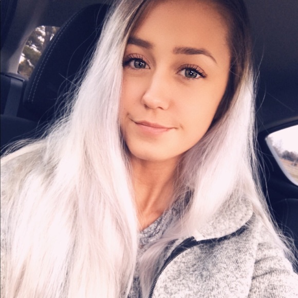 Meet your Posher, Alyssa - Picture 1 of 1